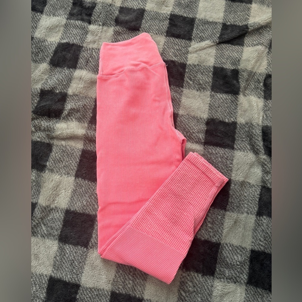NWOT Offline by Aerie Vibrant Pink Leggings Size Medium